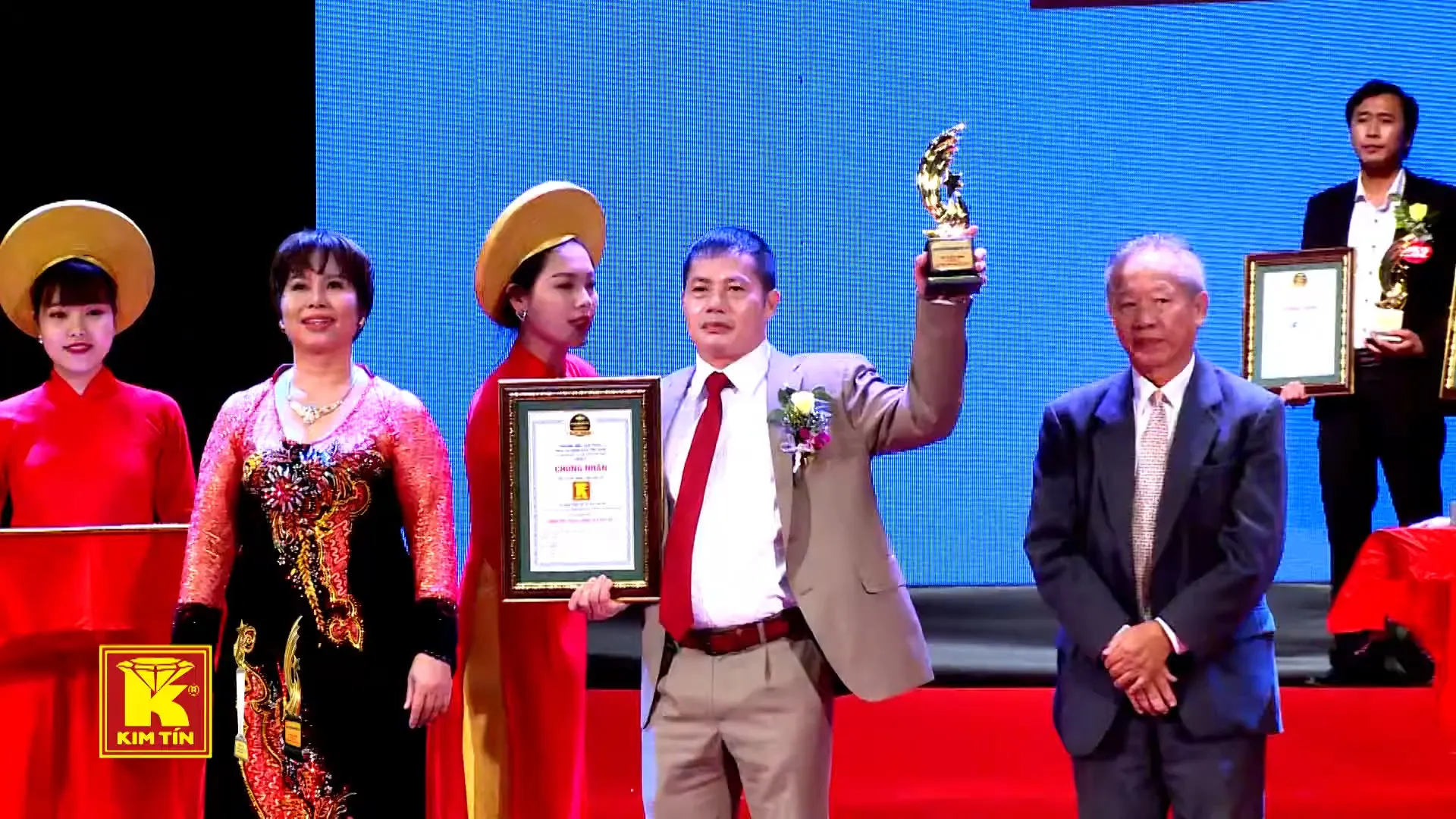 KIM TÍN - CÚP VÀNG: THƯƠNG HIỆU HÀNG ĐẦU VIỆT NAM !