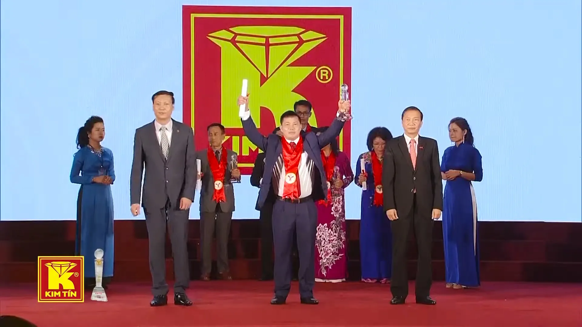 KIM TÍN - CÚP VÀNG: THƯƠNG HIỆU MẠNH VIỆT NAM - 1 !