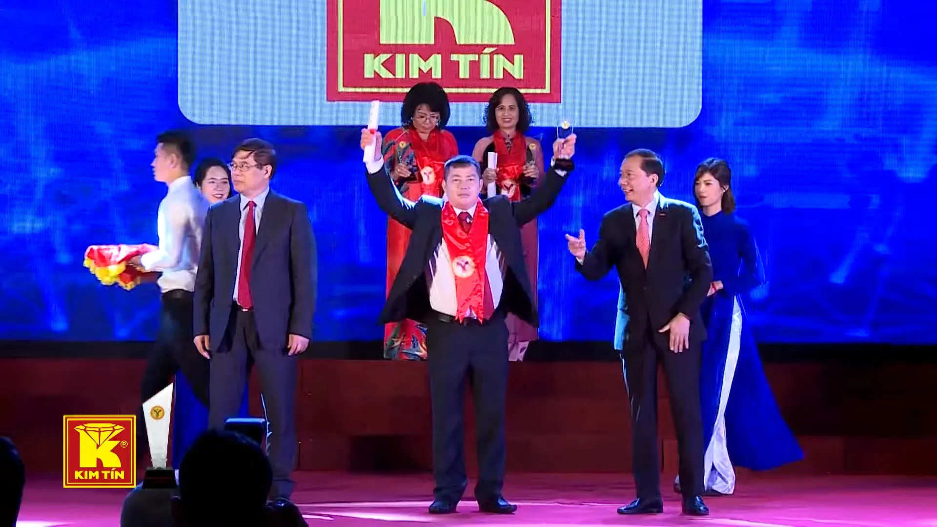 KIM TÍN - CÚP VÀNG: THƯƠNG HIỆU MẠNH VIỆT NAM - 2 !